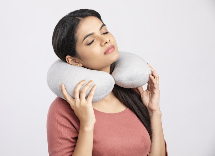 Tips for How to Use a Travel Pillow