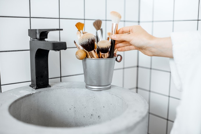 How to Clean Your Makeup Brushes