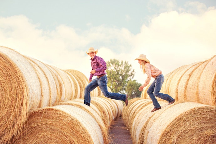 What Are the Key Differences Between Men’s and Women’s Jeans for Cowboy Boots?