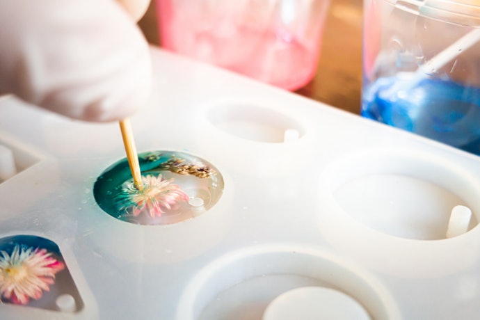 What Does an Epoxy Resin Kit Include?