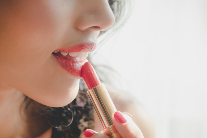 Select a Lipstick Based on Your Lips' Thickness