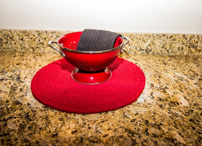 An Elevated Base or the Right Handles Keeps Food Hygienic