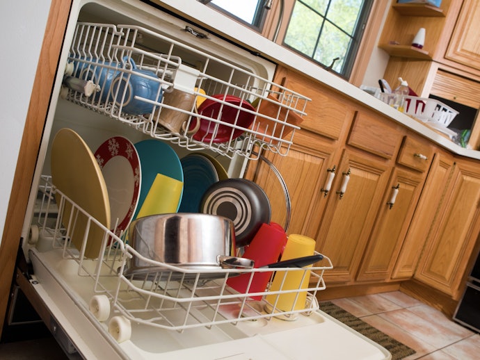 Choose Dishwasher-Safe Pans for Easy Maintenance