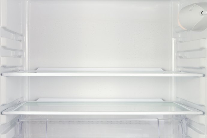 Choose Between Wire, Glass, or Plastic Shelves