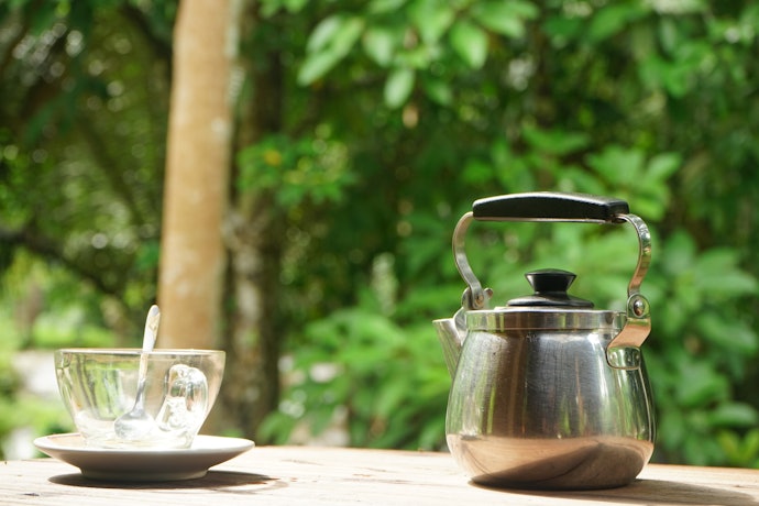 Check the Handle and Spout for Convenient Use