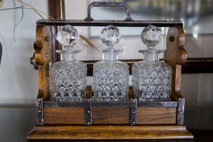 Consider Choosing a Set With a Stand or Tray