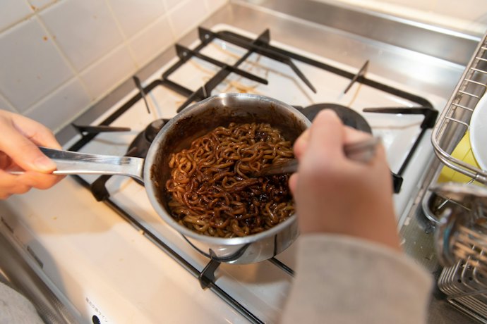 Try Mixing Two Types of Ramen Noodles for a Unique Flavor