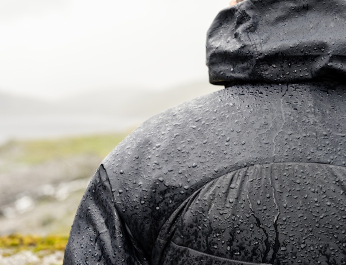Choose Between Water-Resistant and Waterproof Jackets