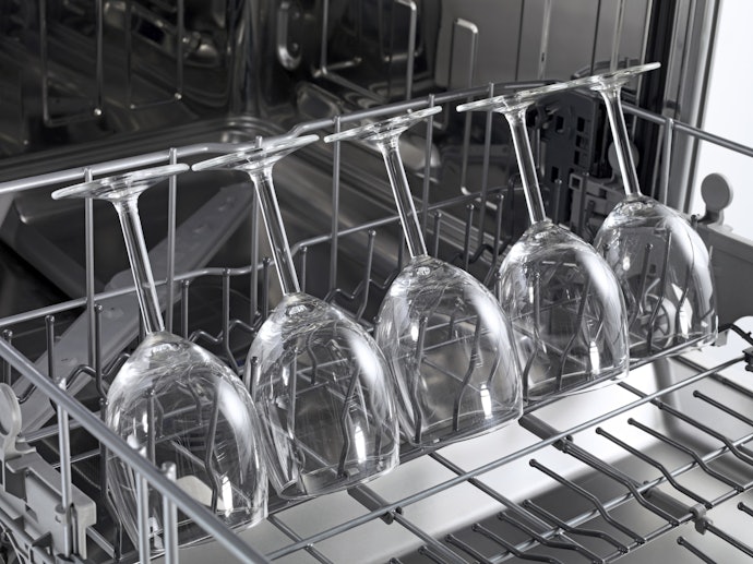 Look for Water Softeners to Get Shiny Glassware