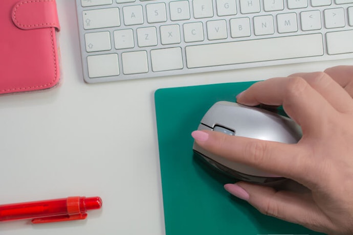 Large and Hard Surfaces or High Thread Counts Make it Easier to Move Your Mouse