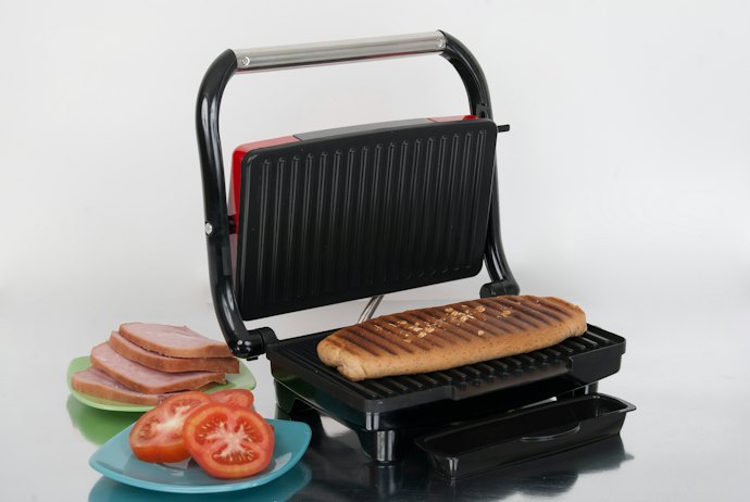 Get a Floating Hinge and Sturdy Lid for the Best Results