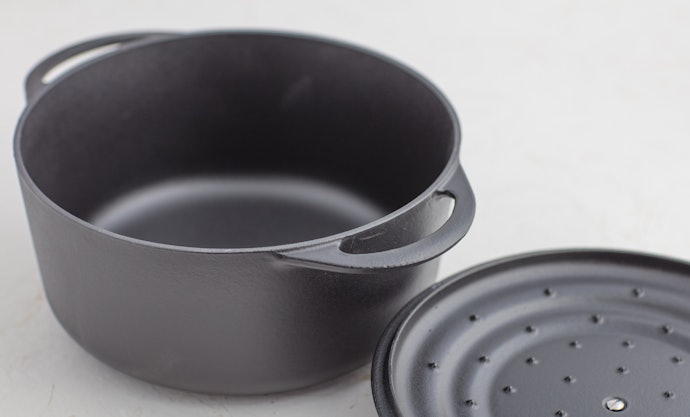 Look for a Lid and Large Handles for Easier Use