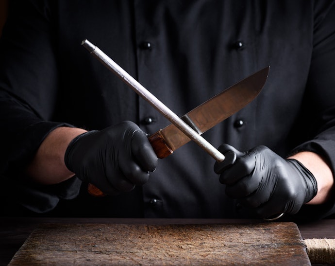 Maintain a Perfect Edge Between Cuts With a Sharpening Steel