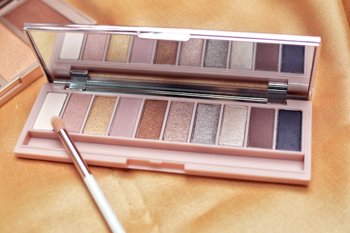 Consider Using Shimmer Eyeshadow Palettes
