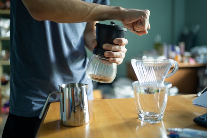 Clear Compartments to Confirm Grind Size, Metal Ones for Portability and Durability