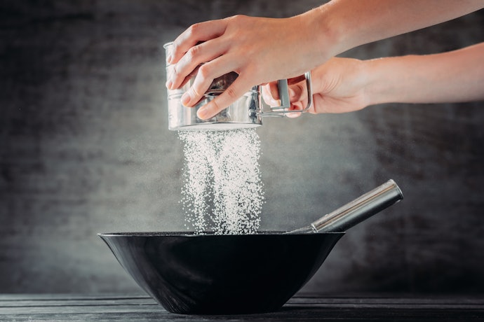 Pick a Flour Sifter Based on Size and Capacity