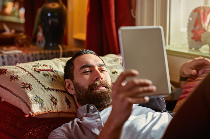 Ergonomic Designs for Single-Handed Reading