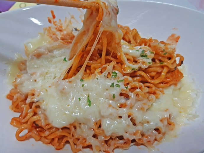 Cheese and Clear Soup Ramen for Non-Spicy Dishes