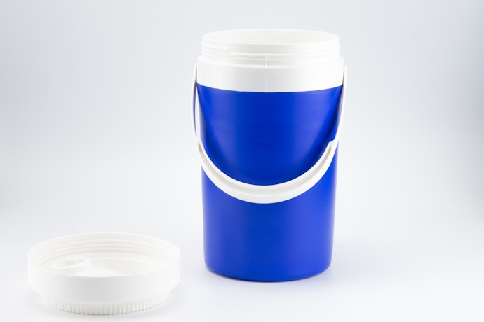 Handles to Tilt and Carry the Container