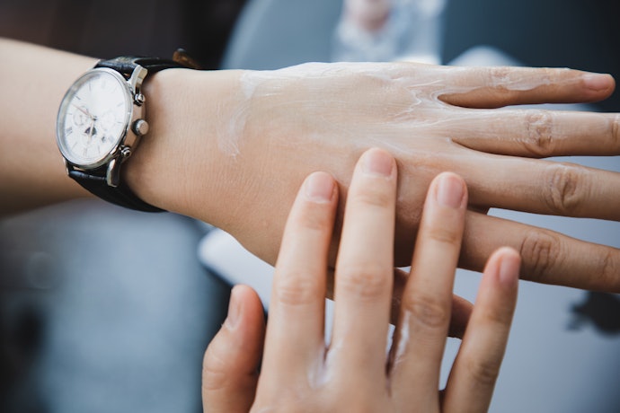 Moisture-Locking Ingredients for Dry Hands