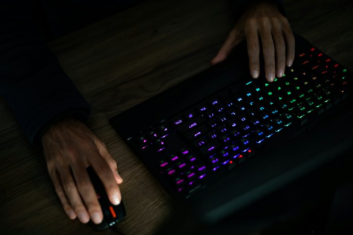 A Keyboard and Mouse for Precise Aiming