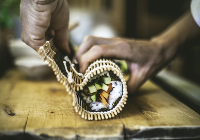 Use Rolling Mats to Make a Traditional Maki