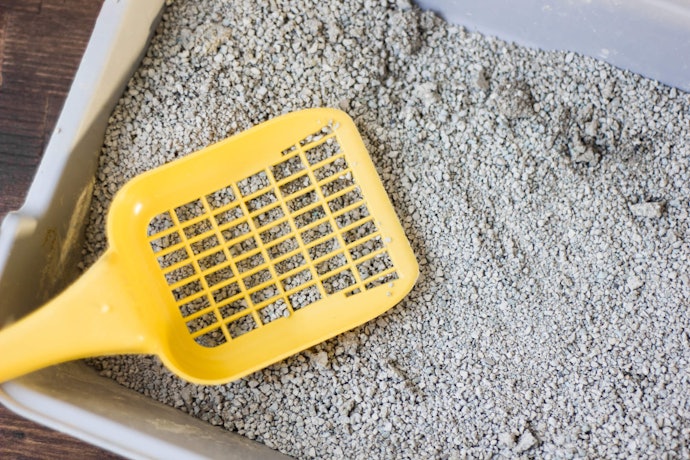 Clay: Dusty, but Clumps Easily