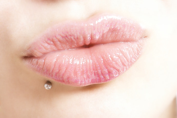 Natural Oils Hydrate Dry Lips Caused by Climate Changes