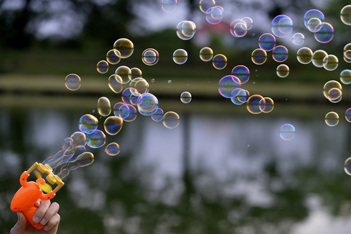 Battery-Operated Bubble Wands Produce Uniform Bubbles