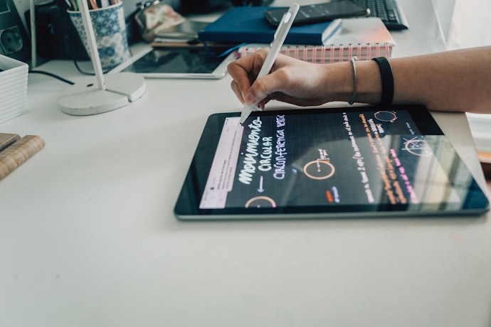 An Active Stylus for a Pen-Like Experience