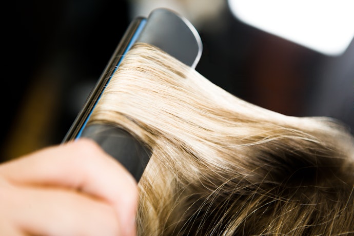 Tourmaline Plates Are the Least Damaging to Hair and Trap Moisture