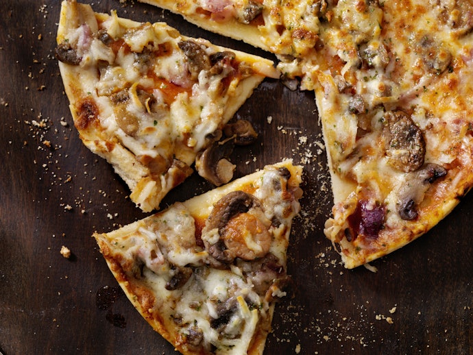 Get a Perfect, Crispy Crust With Clay or Ceramic