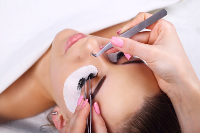 Lash Extensions for a Semi-permanent Option