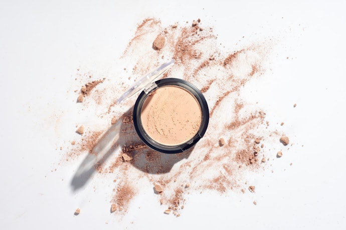 Lustrous Pressed Powders for Acne-Prone Skin