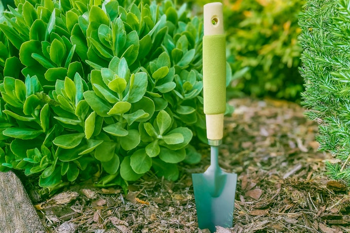 A Knife-Like Blade for Digging