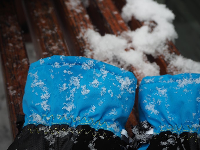 Insulated Mittens Protect Against Freezing Temperatures