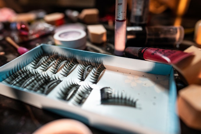 Synthetic Lashes are the Cheap and Easily Available