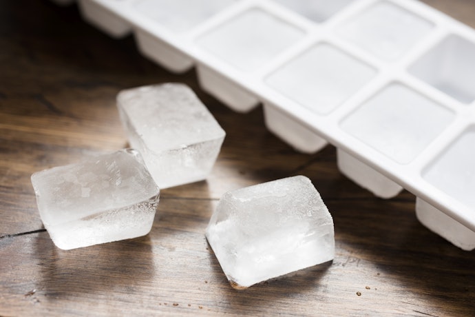 Plastic Trays Are Lightweight but Breakable
