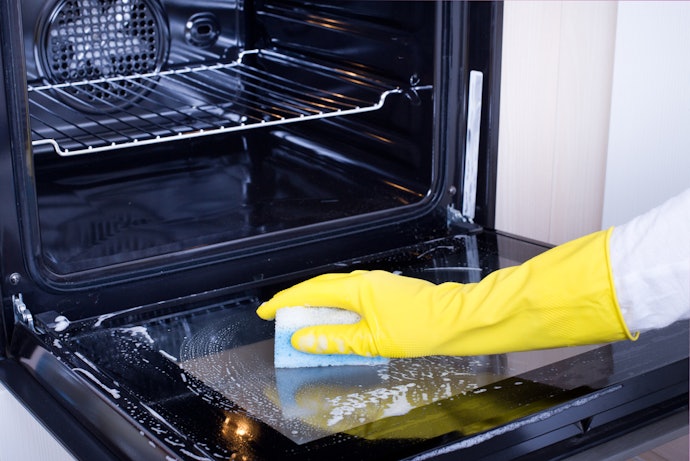 Choose Non-Abrasive Specialized Cleaners for Oven Window Glass