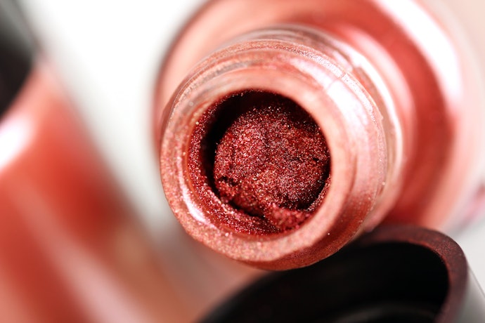 Shimmer Eyeshadow Pigments for Good Color Payoff