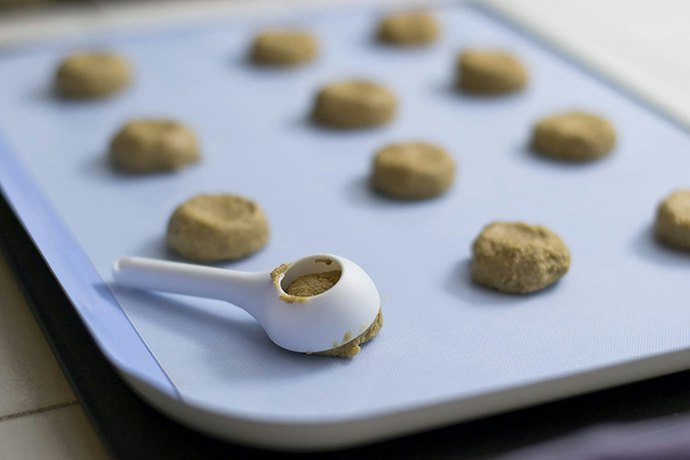 Plastic Scoops Are Easy to Clean