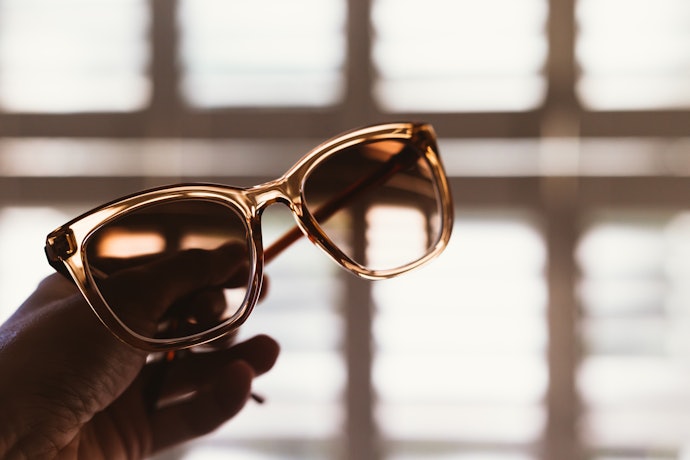 Decide Between Plastic and Glass Lenses