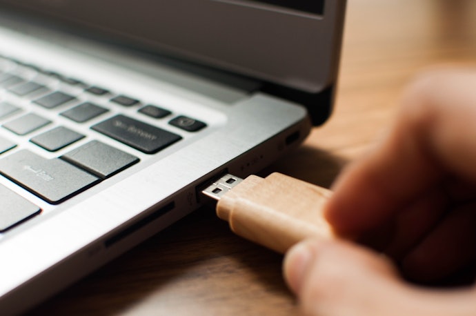 To Save Space, Try Compact USB-Powered Fans