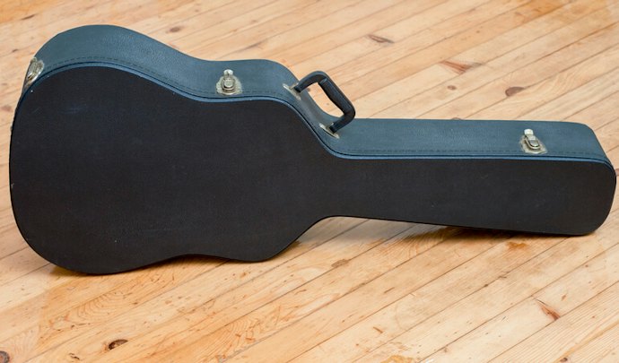Hard Shells: Wood for Hard Cases, Injection-Molded Plastic for Flight Cases