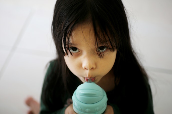 Straws and Spouts Let You Drink Quickly
