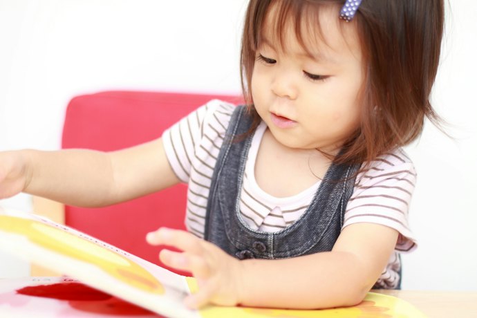 1 or 2 Large Images Per Page is Best to Keep Children Interested