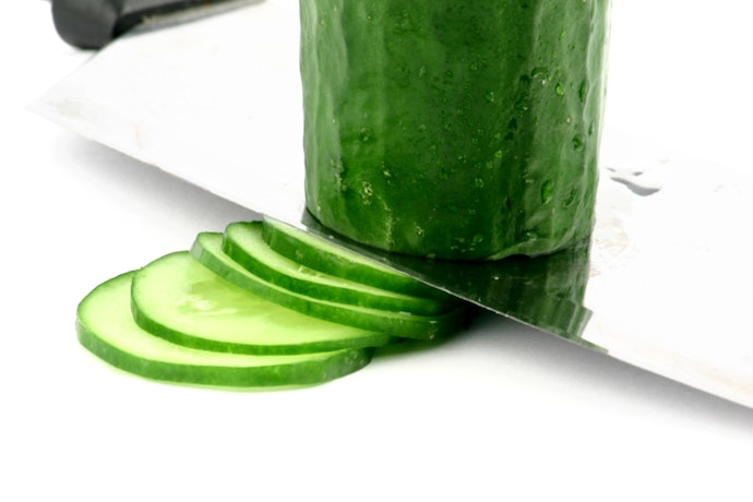 Knives With Thin Blades Can Finely Cut Vegetables