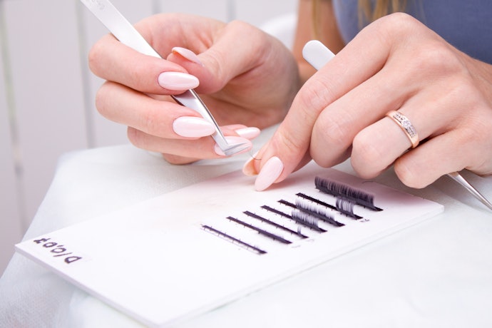Individual Lashes – Become Your Own Lash Artist