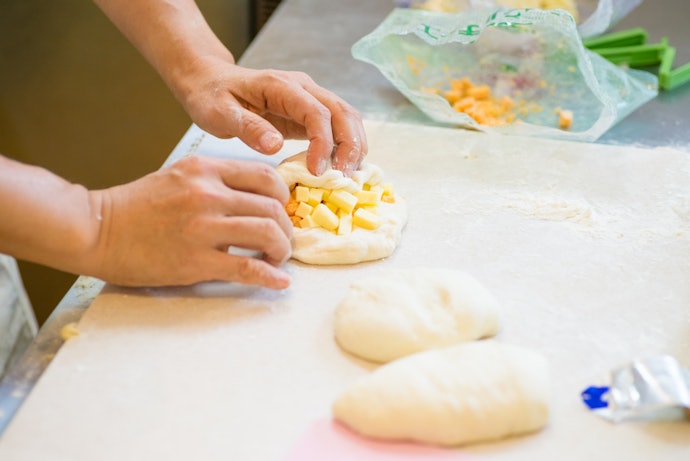 Xanthan and Guar Gums Add Elasticity to Dough