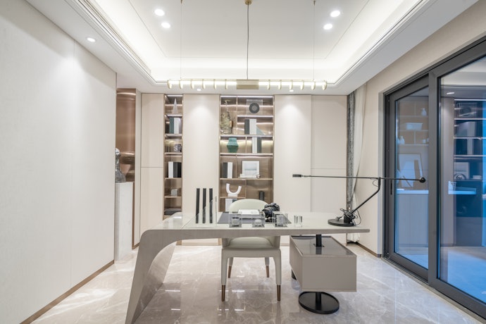Visually Impressive Desks to Appeal to Clients